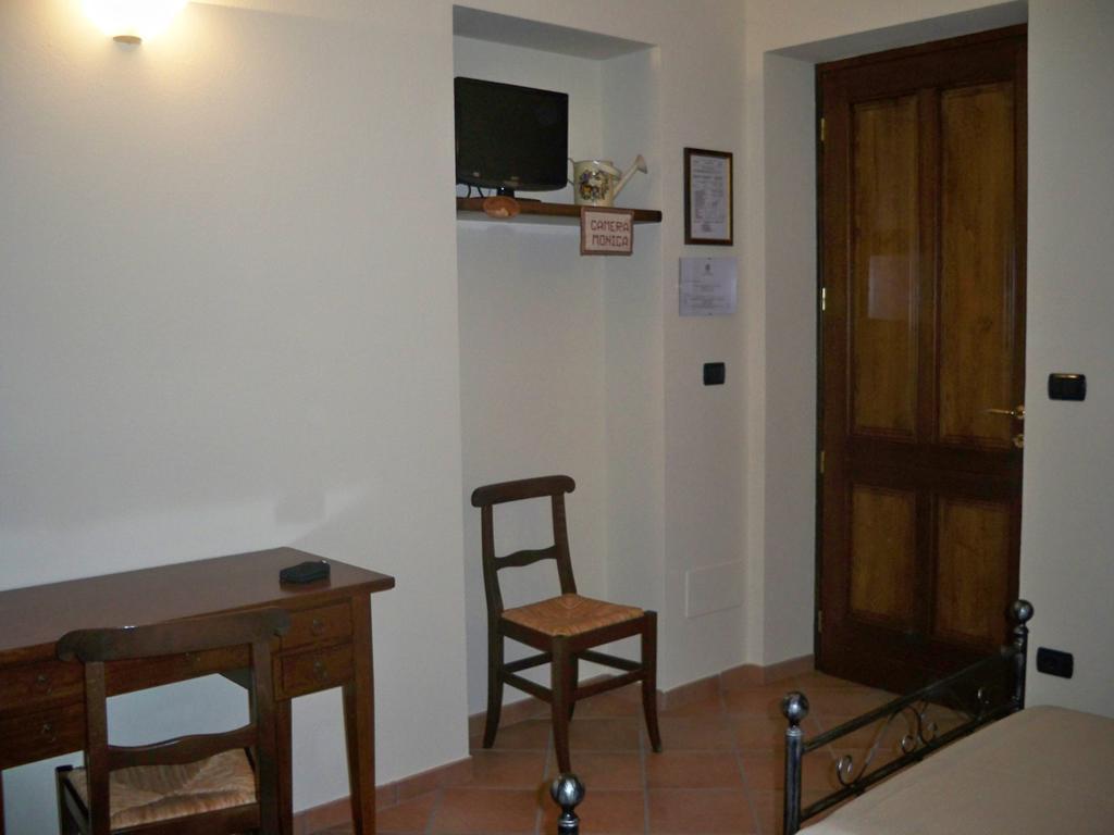 Cascina La Corte Bed & Breakfast Neive Room photo