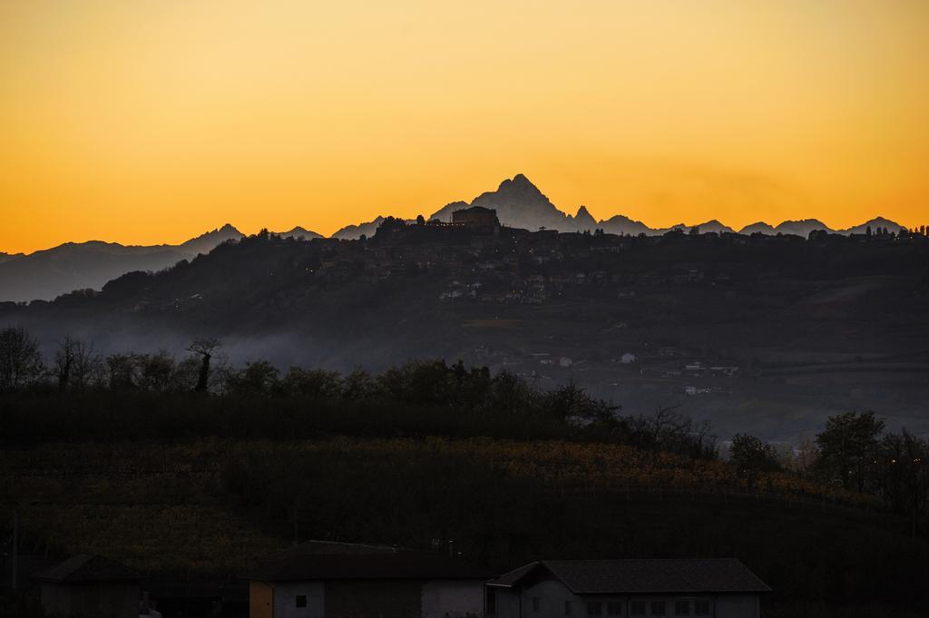 Cascina La Corte Bed & Breakfast Neive Exterior photo